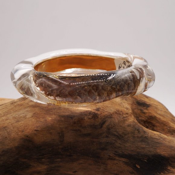 Kara Ross Exotic Snake Skin Chunky Acrylic or Lucite Wavy Bangle - Picture 4 of 13